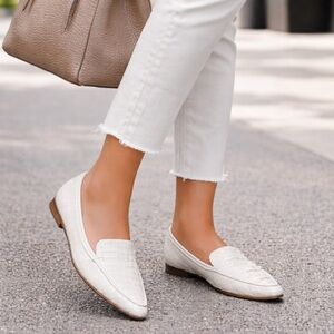 ✨ Dolce Vita White Croc Embossed Pointed Toe Slip‎ On Loafers Size 6.5 ✨